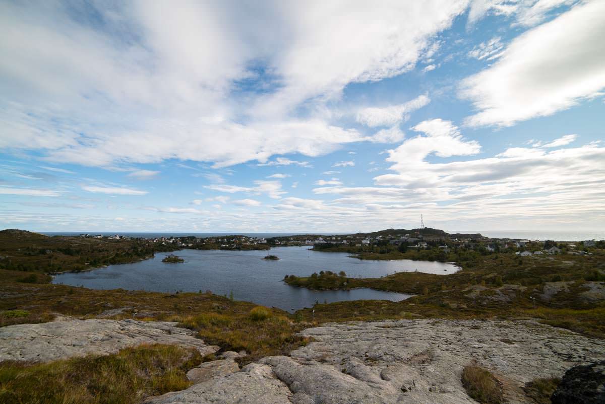 Die Wanderung zur Munkebu Hut startet am Sorvagvatnet