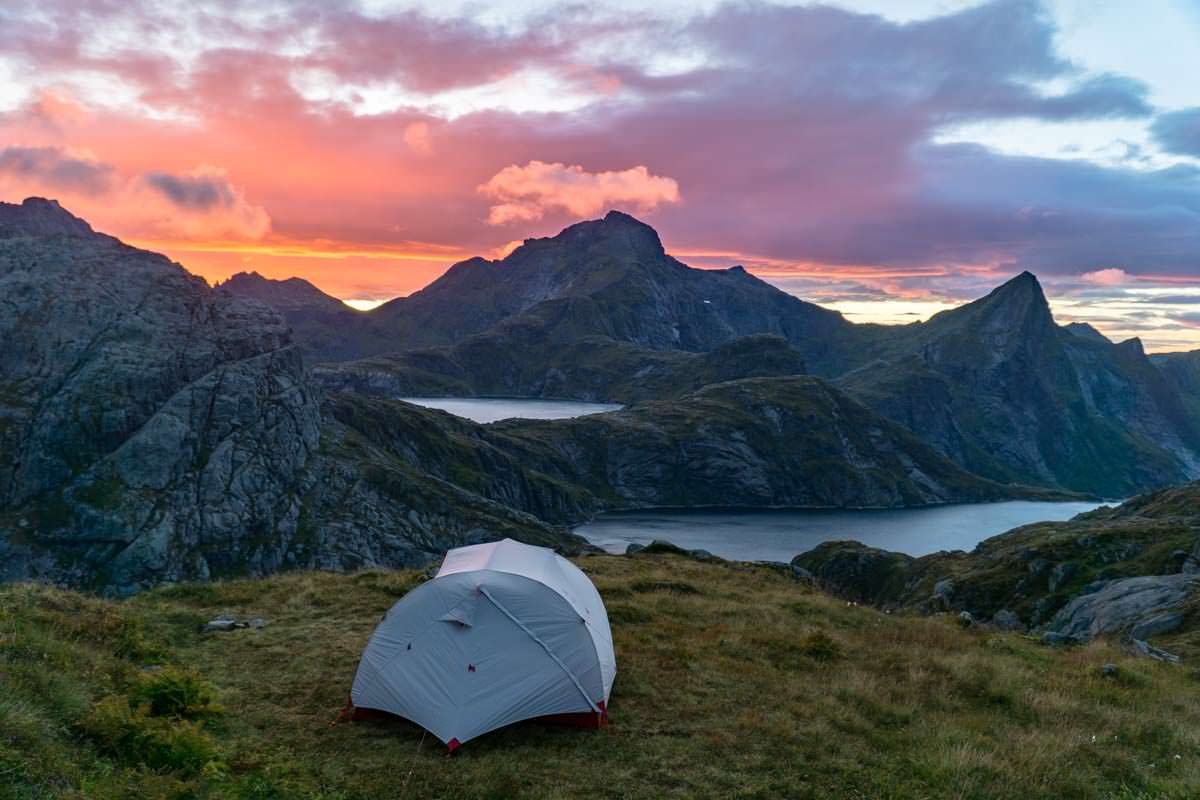 Wandern und Zelten an der Munkebu Hut auf den Lofoten