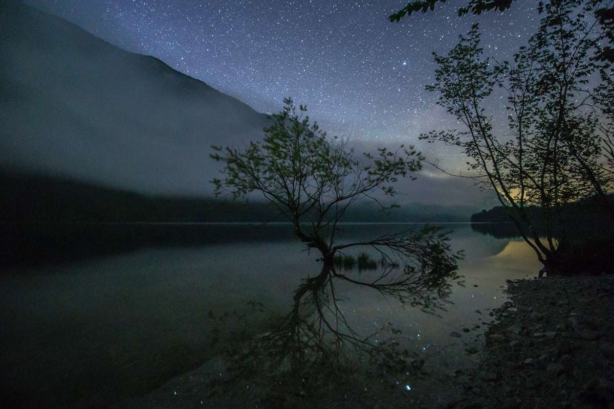 Camping am Bohinjsko jezero kann nass und kalt werden - dafür zeltet man direkt am Ufer des Sees