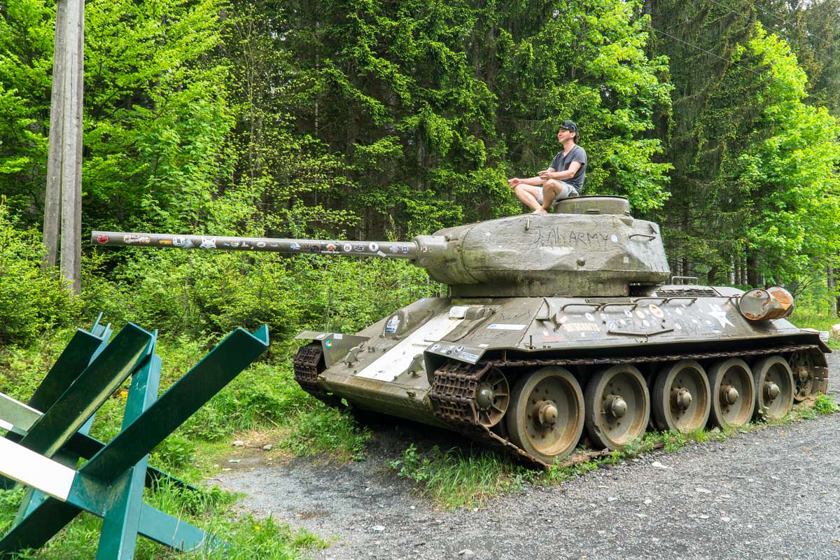 Bei der Anreise zum Nationalpark Triglav kommen wir an diesem T-34 Panzer aus dem Kalten Krieg vorbei