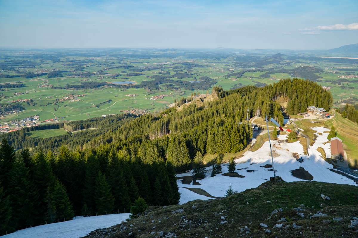 Blick vom Gipfel des Alpspitz auf das Skigebiet