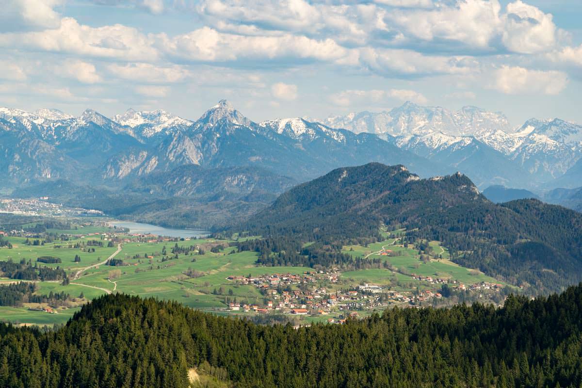 Von der Kappeler Alp blickt man auf das Alpenvorland und bis zur Zugspitze