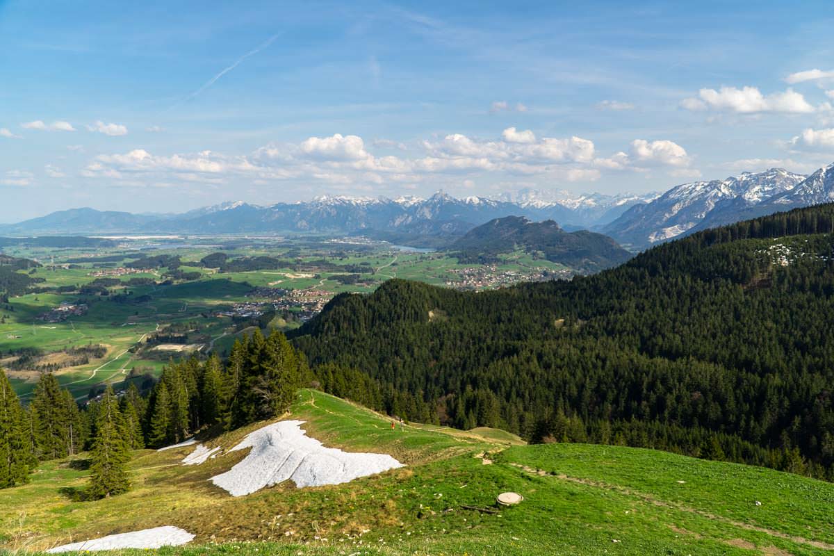 Atemberaubende Ausblicke auf der Wanderung zum Alpspitz: von der Kappeler Alp überblicken wir das Alpenvorland bei Füssen