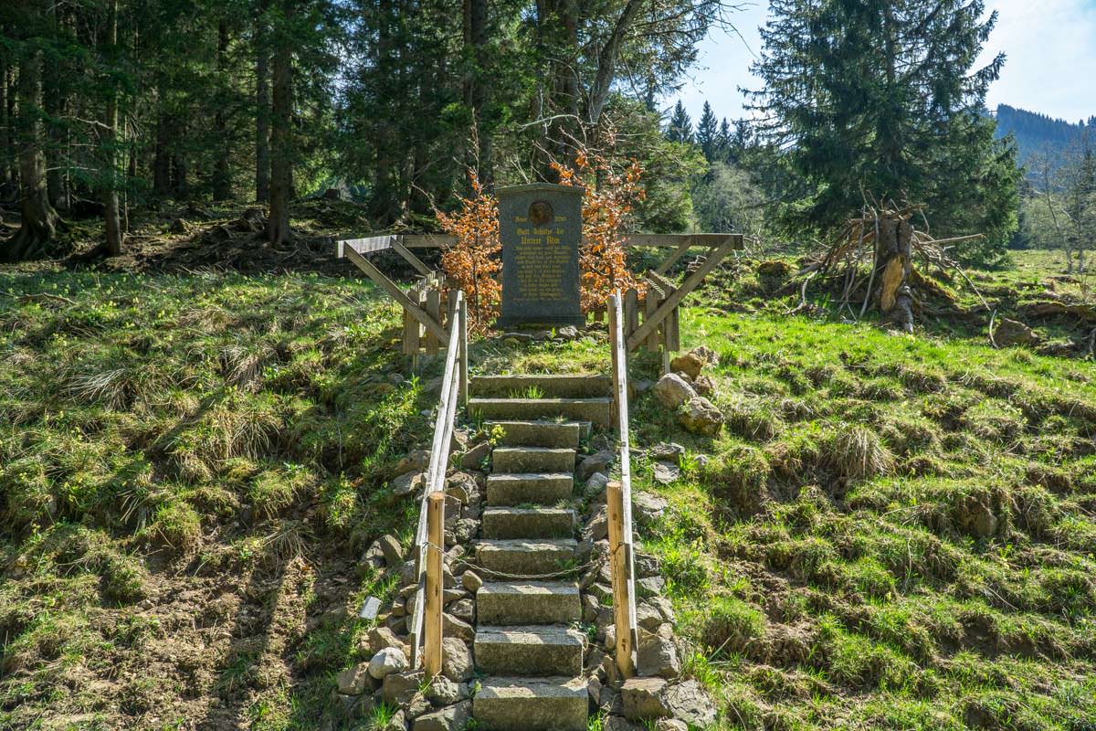 An der Unteren Alpe befindet sich ein Denkmal