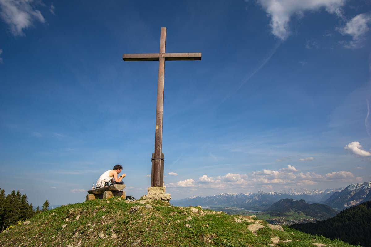 Auf der Kappeler Alp gibt es auch ein Gipfelkreuz