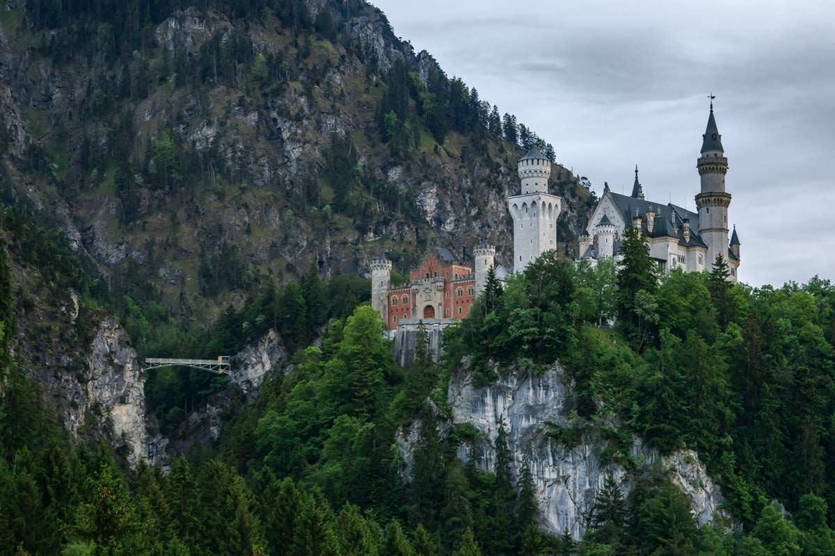 Am Schloss Neuschwanstein führt die Marienbrücke über die Pöllatschlucht