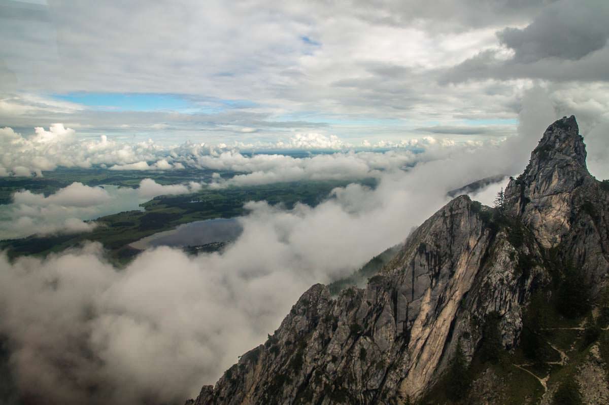 Das Tegelberg-Massiv besteht aus mehreren Zacken und Rinnen