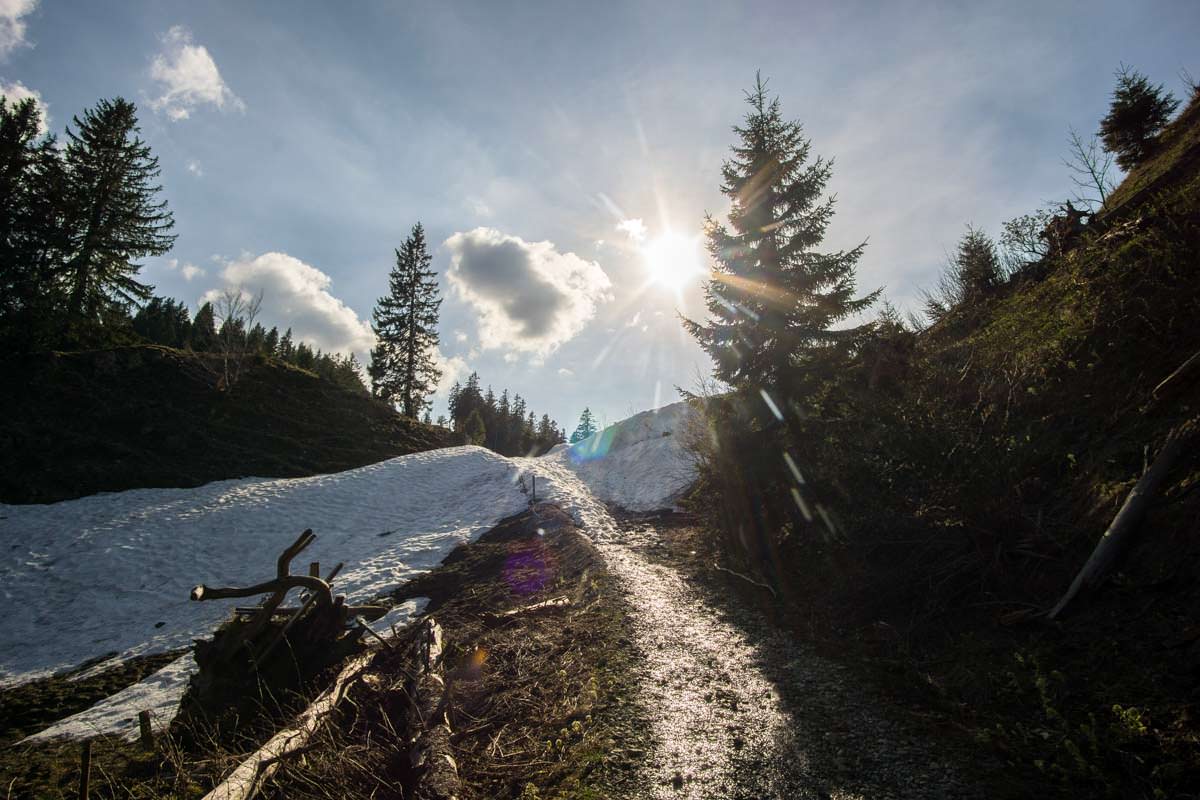 Auf der Wanderung von der Kappeler Alp zum Alpspitz sehen wir Altschneereste