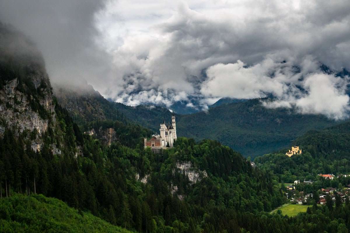 Die Wanderung vom Tegelberg zum Schloss Neuschwanstein offenbart atemberaubende Ausblicke auf das Schloss Neuschwanstein