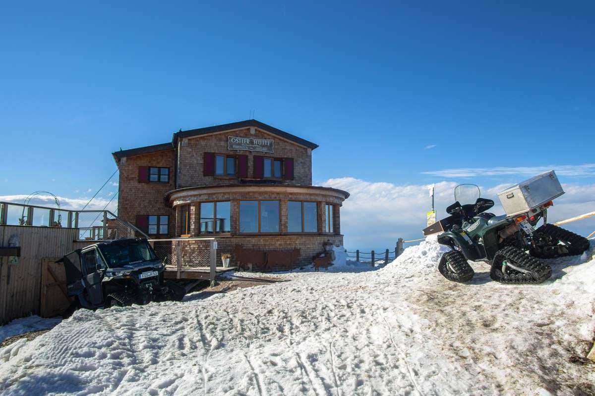 Winterwandern zur Ostlerhütte auf dem Gipfel des Breitenbergs