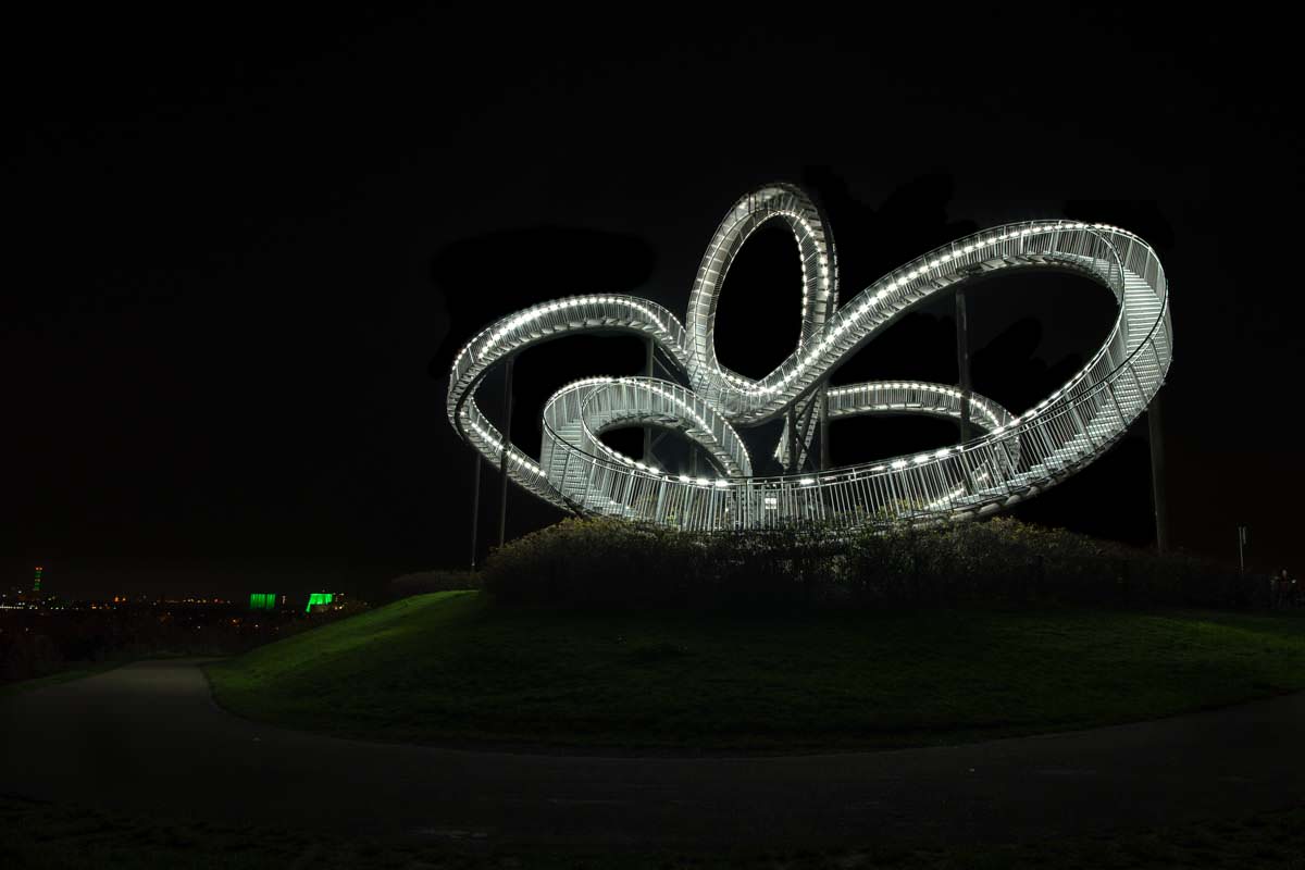 Tiger & Turtle in Duisburg bei Nacht