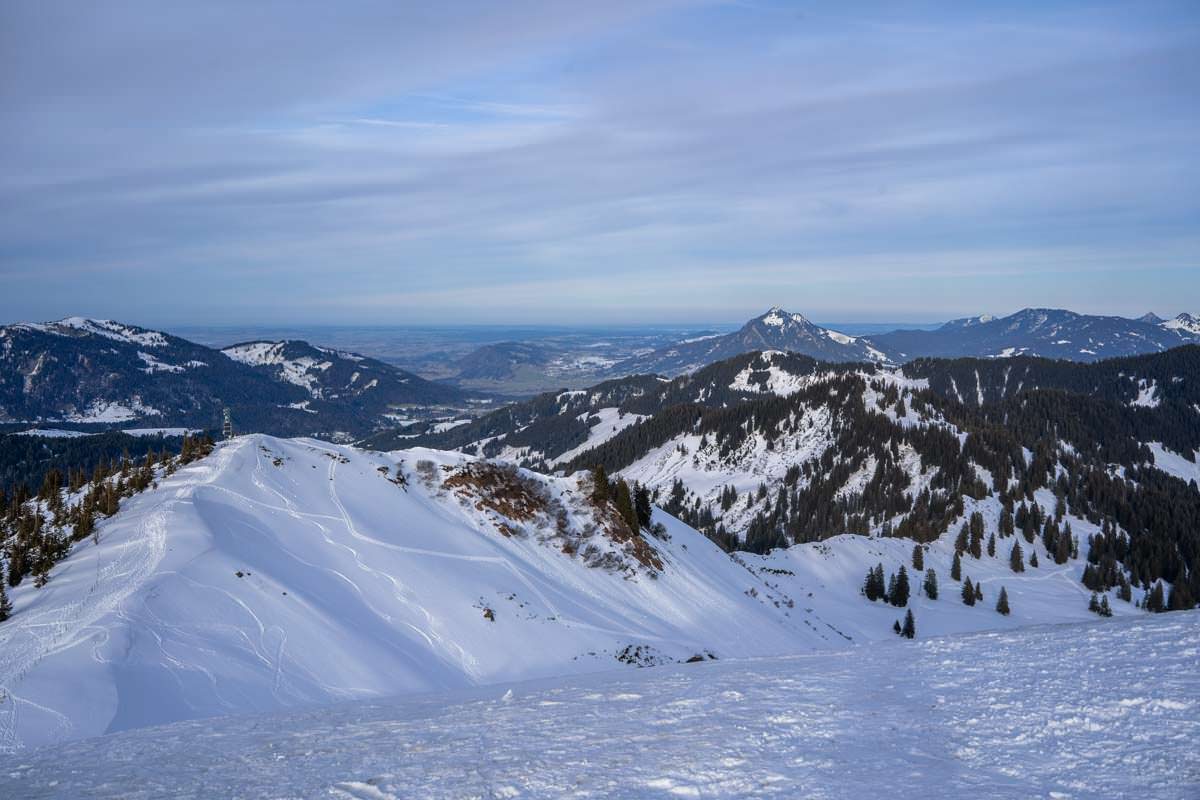 Der Ochsenkopf ist der benachbarte Gipfel vom Riedberger Horn