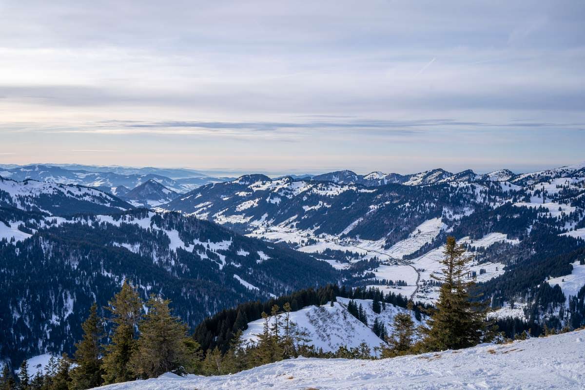 Blick vom Riedberger Horn auf Balderschwang