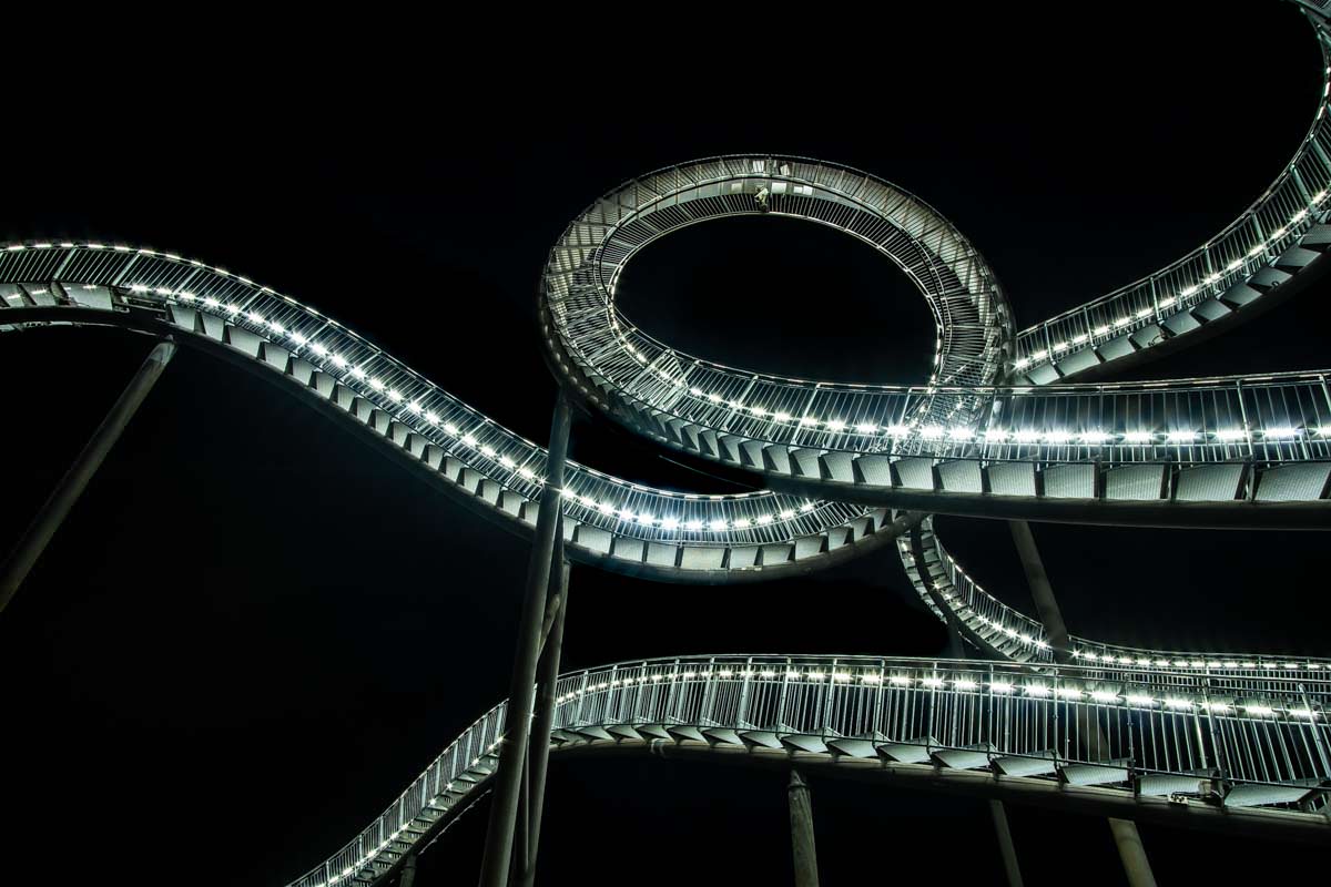 Tiger & Turtle: ein Fotospot in Duisburg bei Nacht