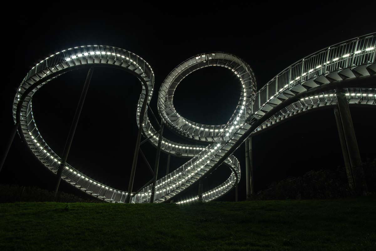 Die schönsten Fotospots in Deutschland: Tiger & Turtle in Duisburg bei Nacht