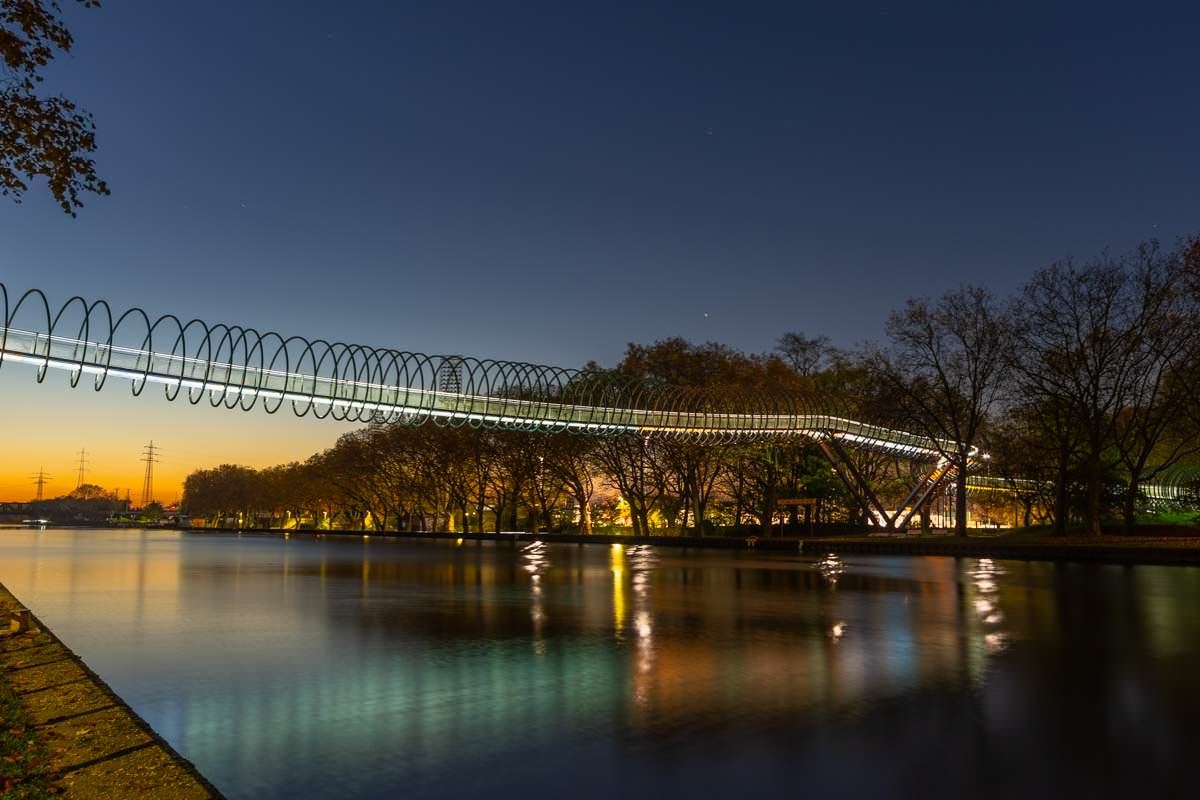 Slinky Springs to Fame Brücke in Oberhausen