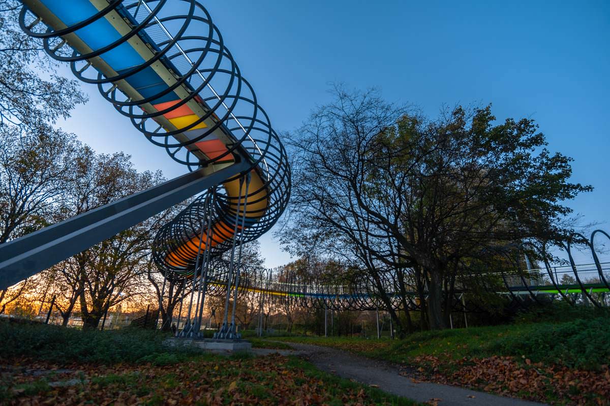 Slinky Springs to Fame Brücke von unten