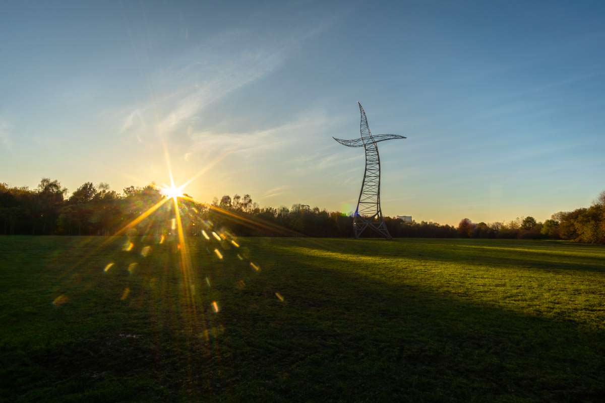 Zauberlehrling ist ein tanzender Strommast in Oberhausen