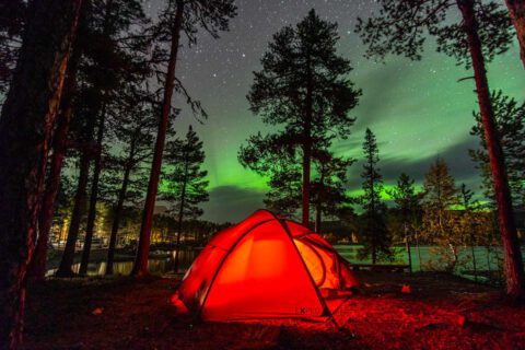 Camping unter Nordlichtern in Årrenjarka