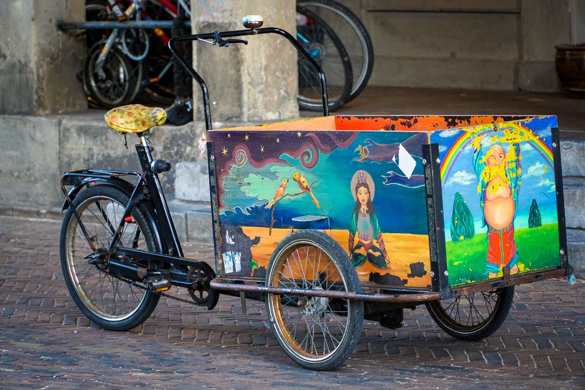 Buntes Lastenfahrrad in Amsterdam